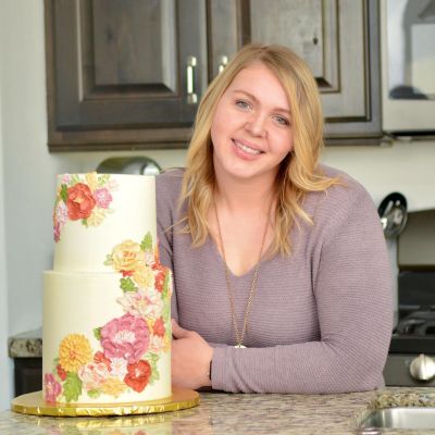 jenacakes-headshot- utah wedding cake maker artist